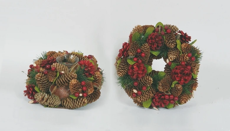 "NATALE" CORONA PIGNE CON RAMI BACCHE ROSSE E FOGLIOLINE CM 26