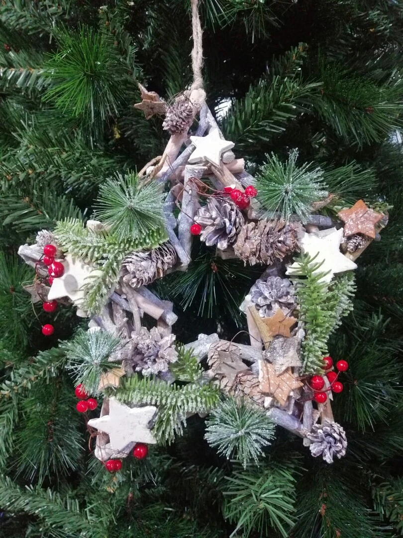 "NATALE" DIETROPORTA IL LEGNO STELLA CON BACCHE FOGLIE E PIGNE CM 35