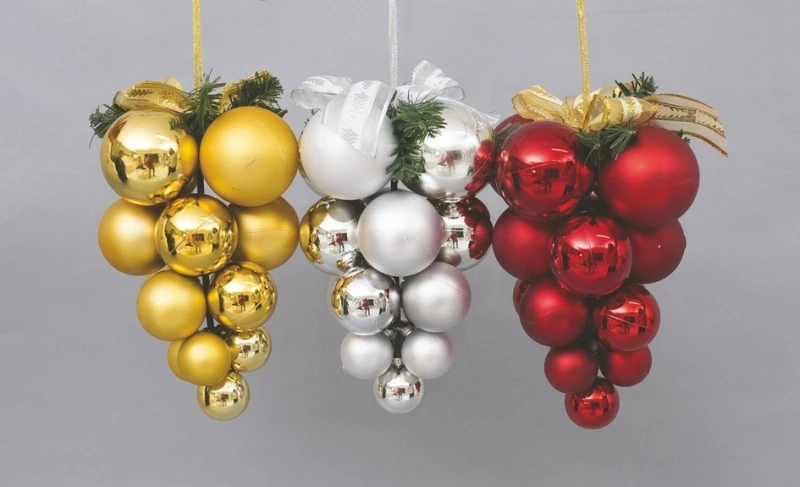 "NATALE" GRAPPOLO SFERE MET/MATT CM.28 C/RAMETTO PVC 3 COL.ASS.ARG,ORO,RS